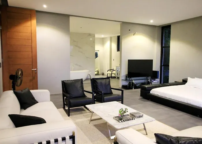 B&B Brand House *